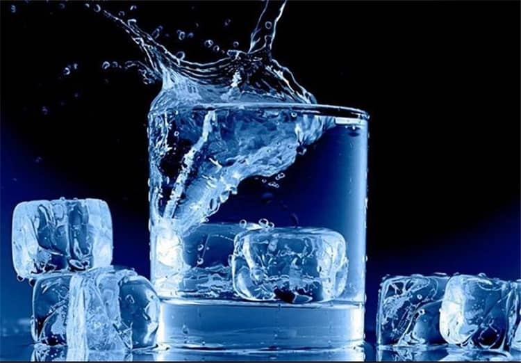 مضرات نوشیدن آب سرد